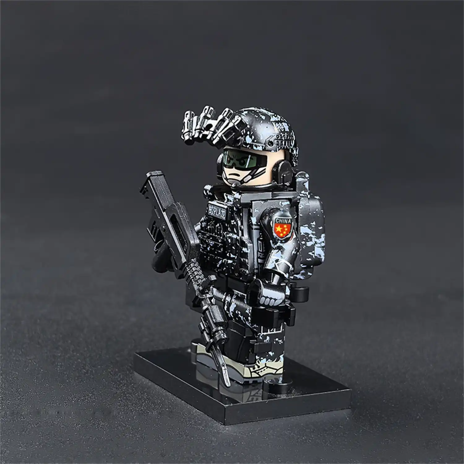 Minifigure - Chinese Jiaolong Special Operations member and assault rifle (LEGO Alternative) Minifigure - Chinese Jiaolong Special Operations member and assault rifle (LEGO Alternative)