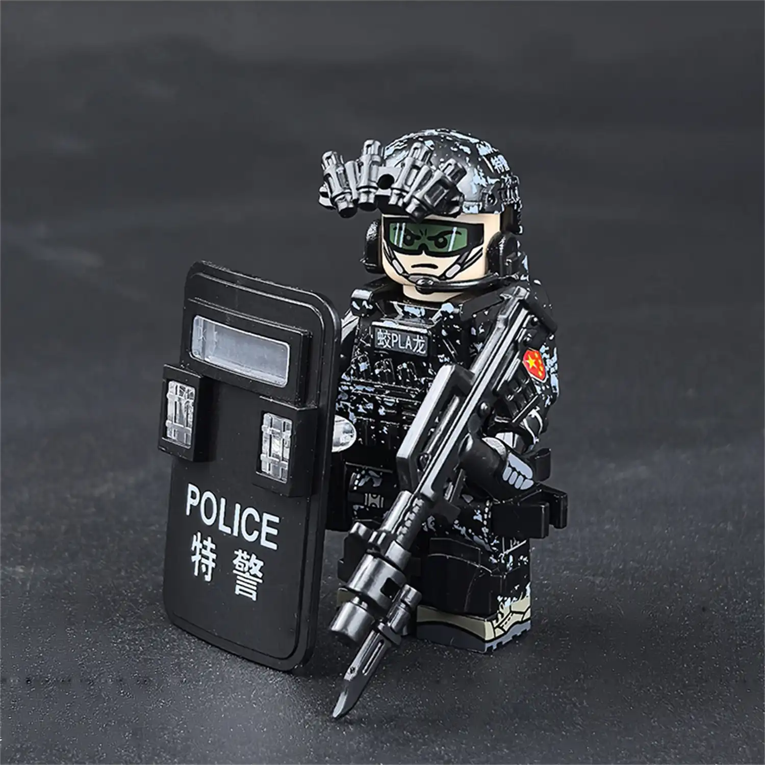 Minifigure - Chinese Jiaolong Special Operations member holding assault rifle (LEGO Alternative)