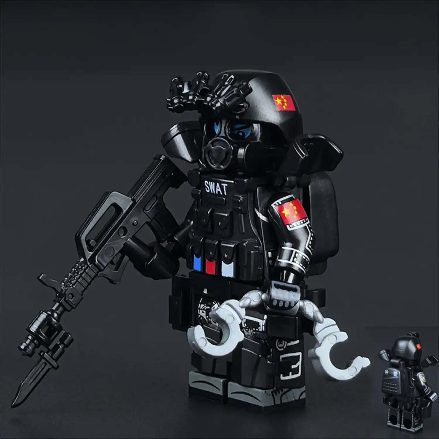 Minifigure - Chinese SWAT unit Special Police Officer equipped for riot control holding Handcuffs (LEGO Alternative) Minifigure - Chinese SWAT unit Special Police Officer equipped for riot control holding Handcuffs (LEGO Alternative)
