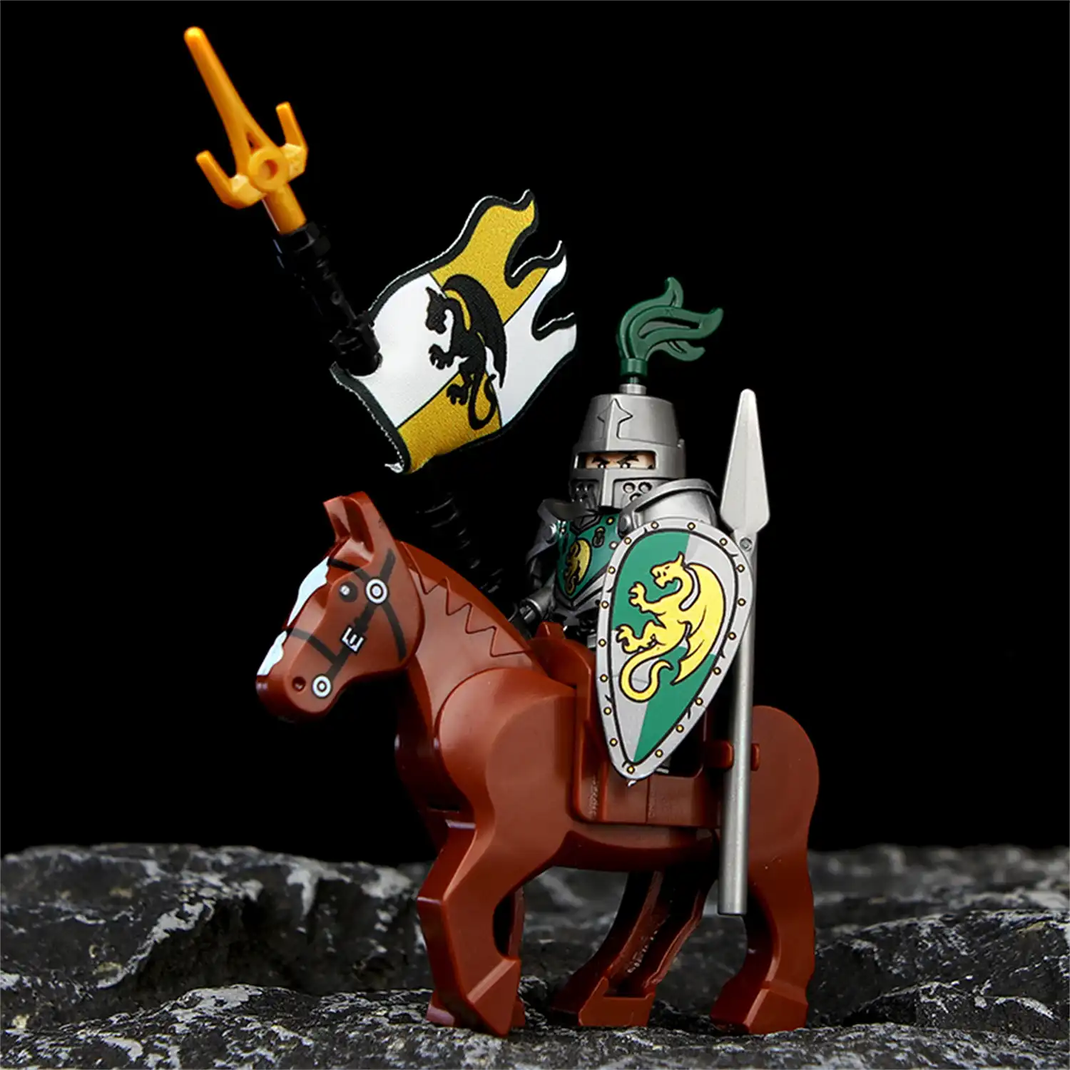 Minifigure Green Dragon Knight and warhorse and flag LEGO Alternative Minifigure Green Dragon Knight and warhorse and flag LEGO Alternative