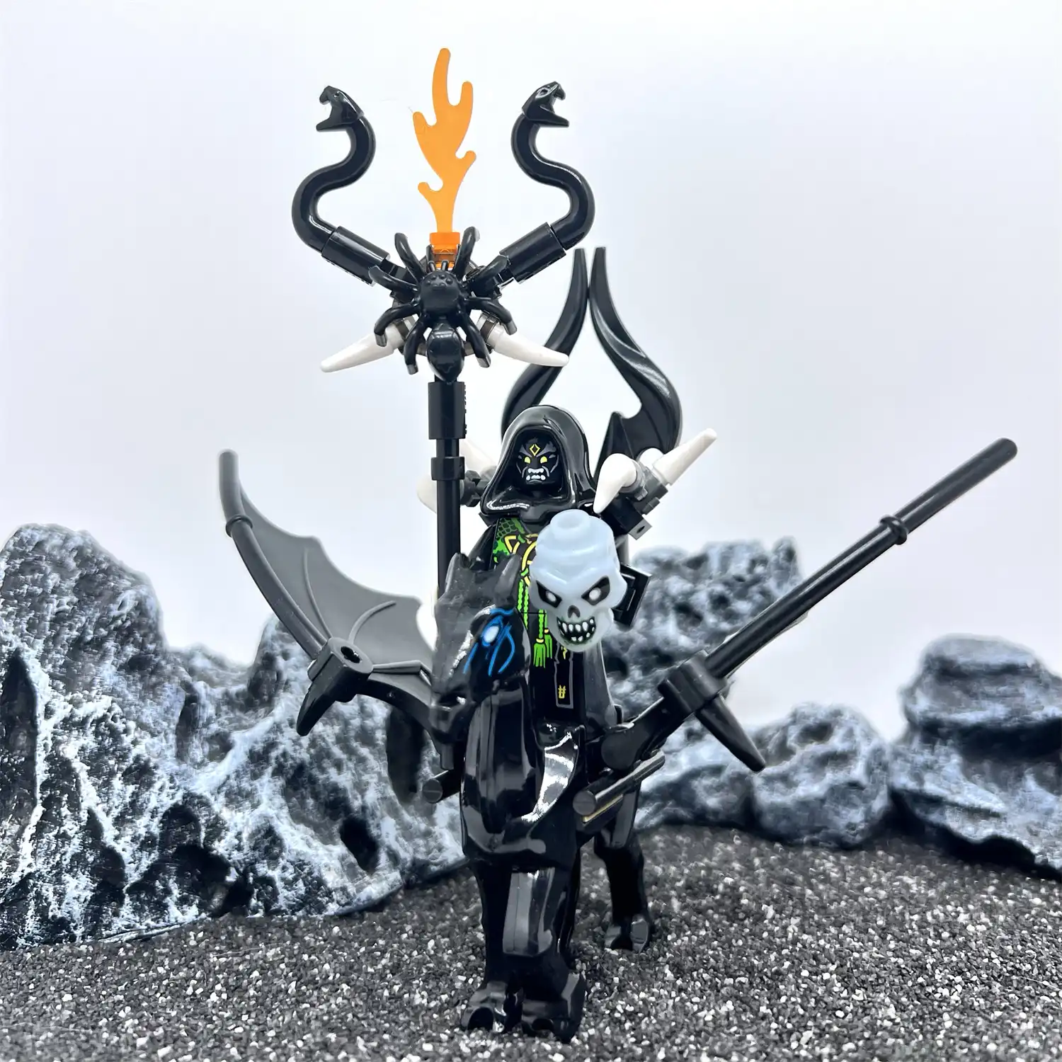 Minifigure – Evil Wizard Dark Sorcerer Demon and steed warhorse (LEGO Alternative) Minifigure – Evil Wizard Dark Sorcerer Demon and steed warhorse (LEGO Alternative)