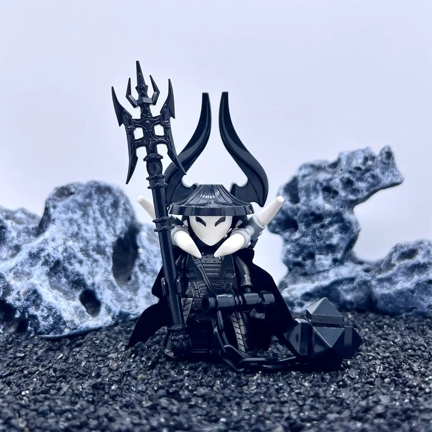 Minifigure – Ghost Faced Swordsman holding meteor hammer (LEGO Alternative)