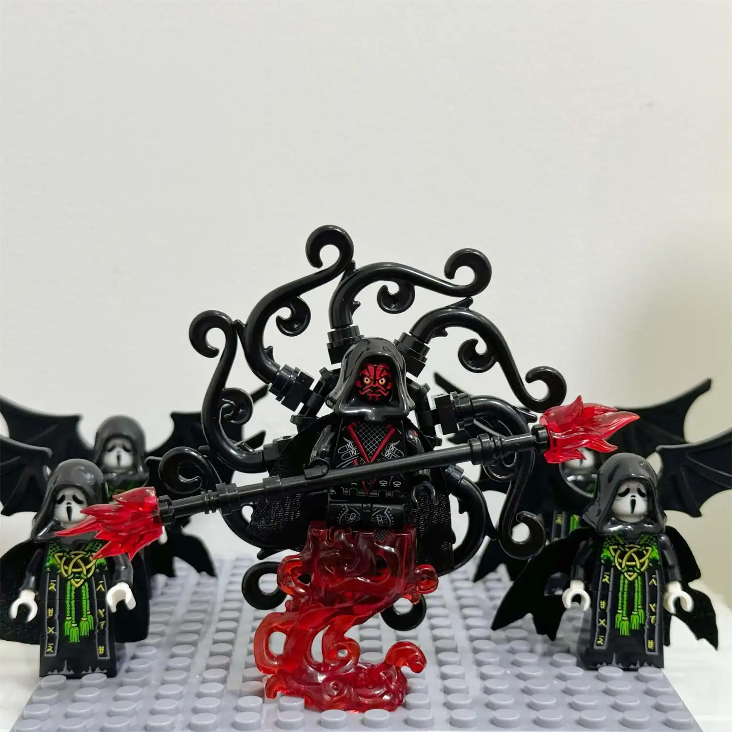 Minifigure – dark lord evil sorcerer king Abyssal Chakravartin Red and 4 acolytes cultists guardians (LEGO Alternative) Minifigure – dark lord evil sorcerer king Abyssal Chakravartin Red and 4 acolytes cultists guardians (LEGO Alternative)