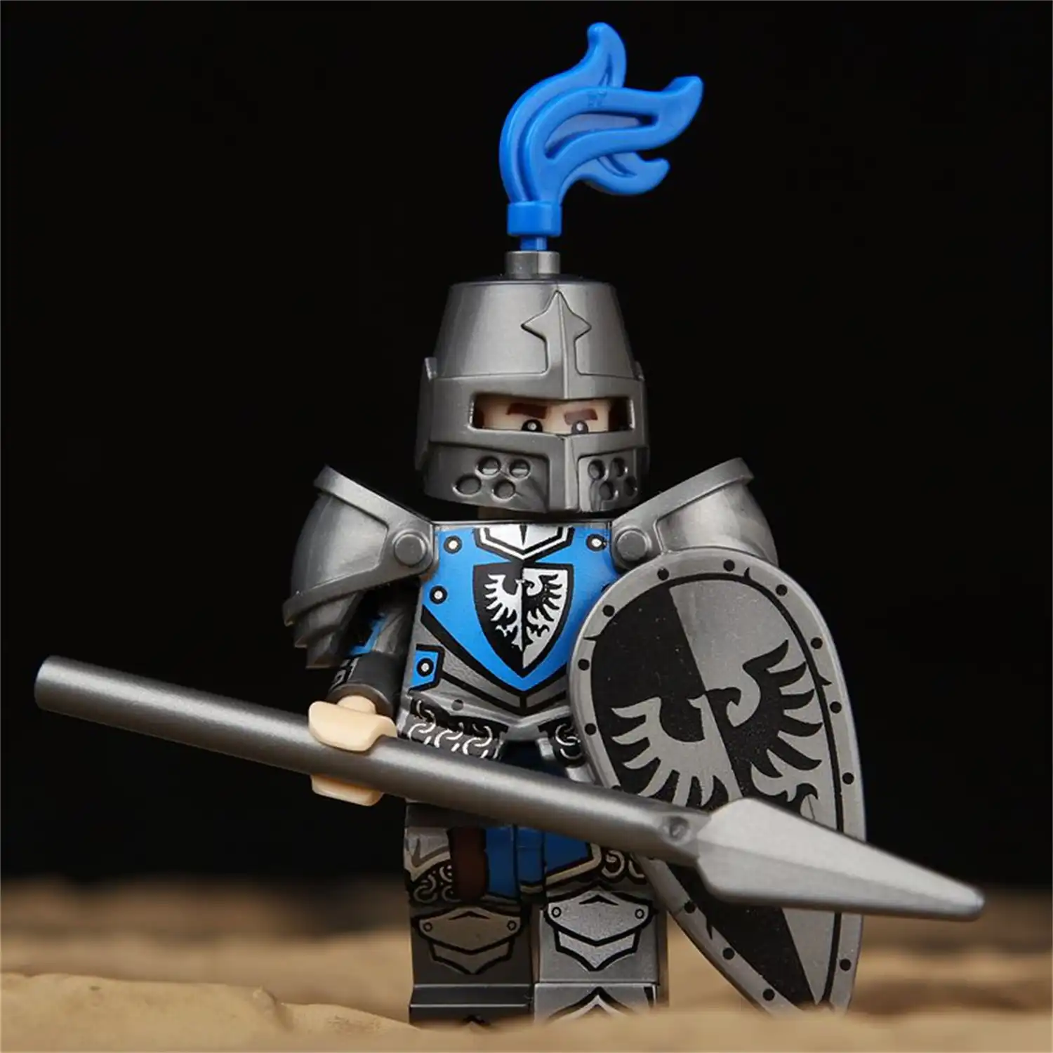 Minifigure – medieval Black Hawk Knight (LEGO Alternative) Minifigure – medieval Black Hawk Knight (LEGO Alternative)