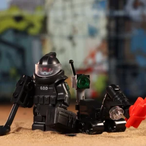 Minifigure - Explosive Ordnance Disposal (E.O.D.) technician and their bomb disposal robot (LEGO Alternative) Minifigure - Explosive Ordnance Disposal (E.O.D.) technician and their bomb disposal robot (LEGO Alternative)
