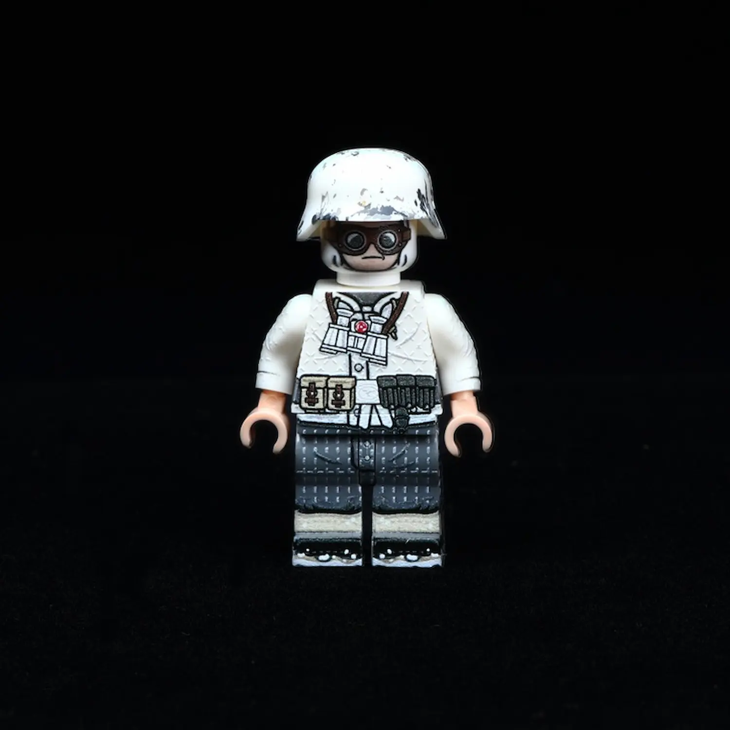 Minifigure - German soldier from a Luftwaffe (Air Force) ground unit World War II (LEGO Compatible) Minifigure - German soldier from a Luftwaffe (Air Force) ground unit World War II (LEGO Compatible)