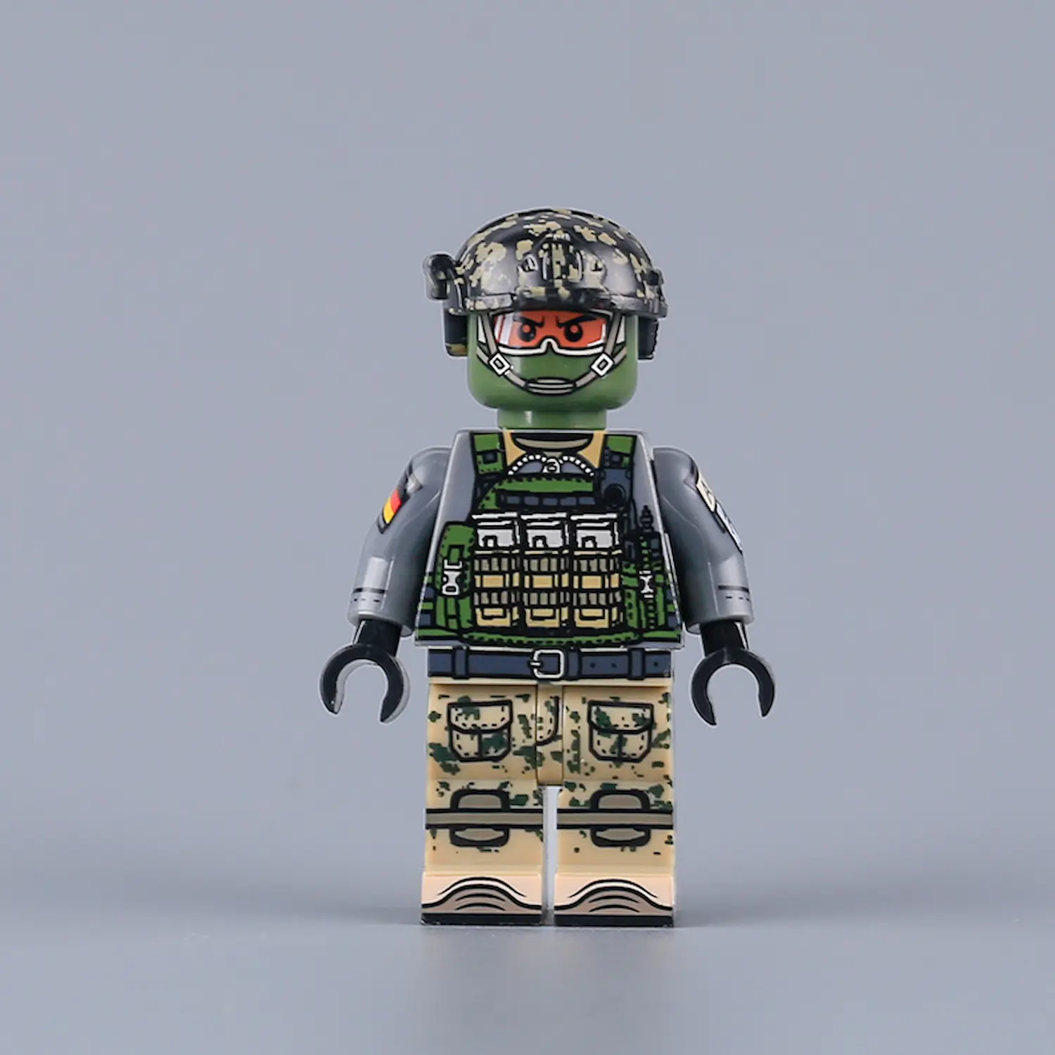 the front of Minifigure - modern special forces operator from Germany's elite Kommando Spezialkräfte (KSK) (LEGO Compatible)