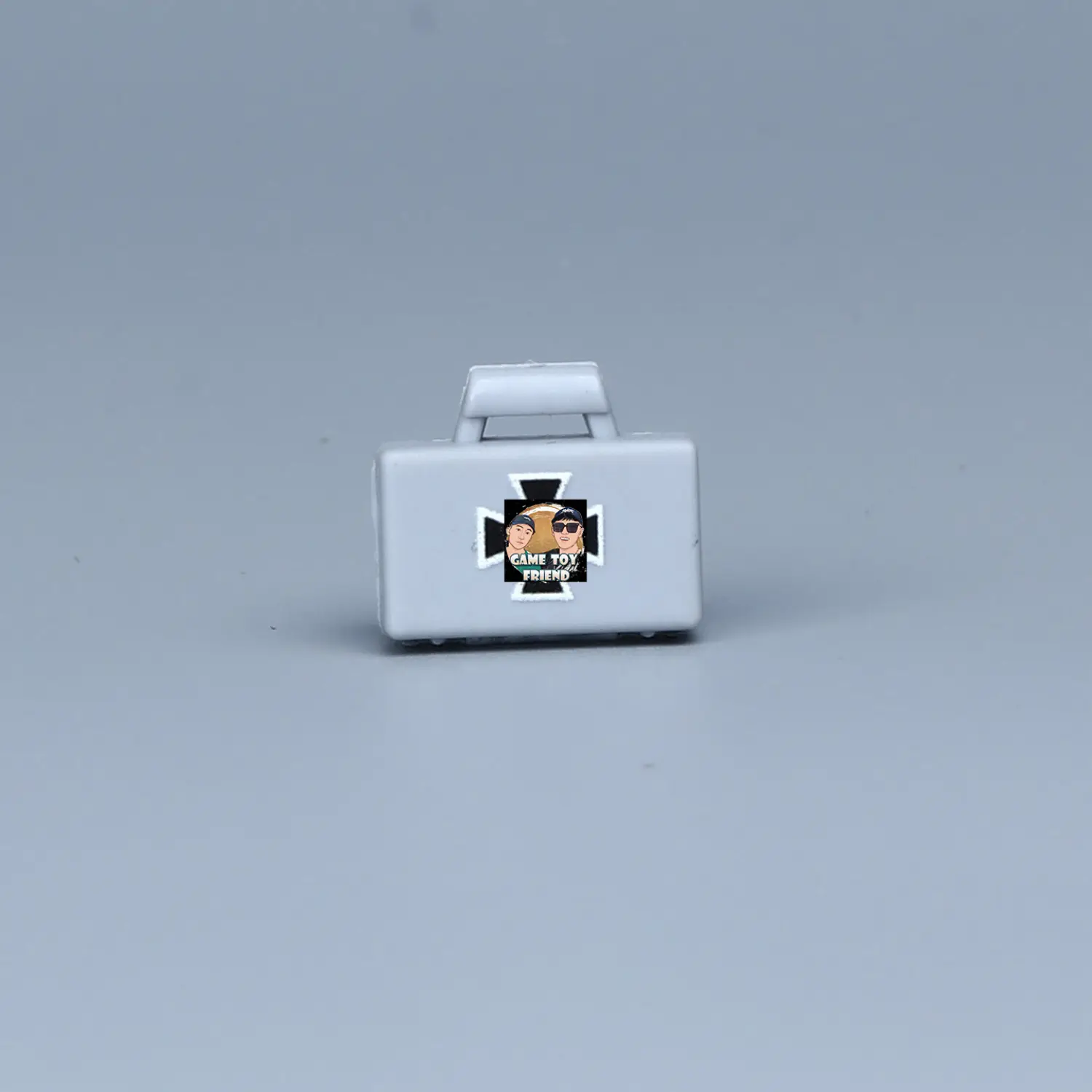 Custom Piece Miniature – army military briefcase or dispatch case molded in a light grey color printed with a Iron Cross (Eisernes Kreuz) – 3D Print for LEGO minifigure Custom Piece Miniature – army military briefcase or dispatch case molded in a light grey color printed with a Iron Cross (Eisernes Kreuz) – 3D Print for LEGO minifigure