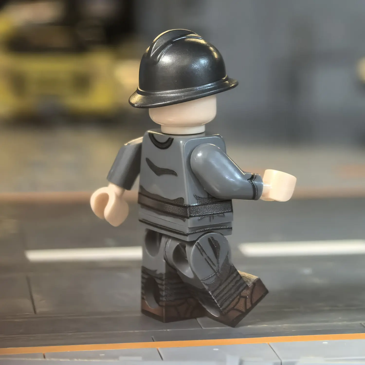 the right back side of the Minifigure - Italian Infantryman (77th Regiment Toscana) WWI (LEGO Compatible)